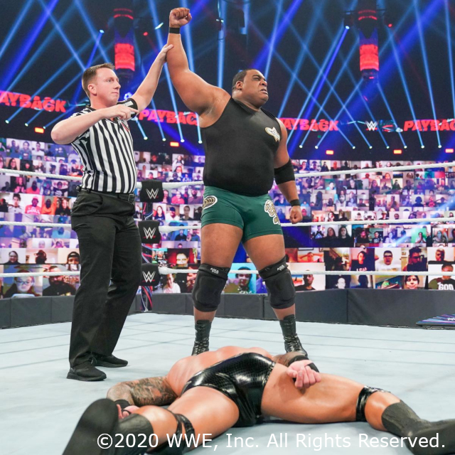 元NXT２冠王者キース・リーが“毒蛇”ランディ・オートンをスピリットボムで撃破