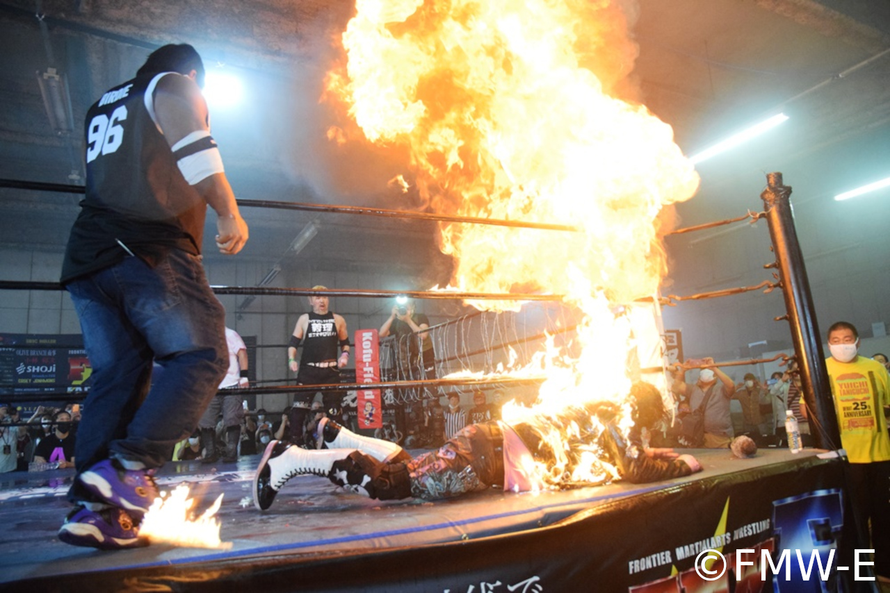 大仁田厚がFMW-E旗揚げ戦で爆勝もミスター・ポーゴの愛弟子シャドウWX